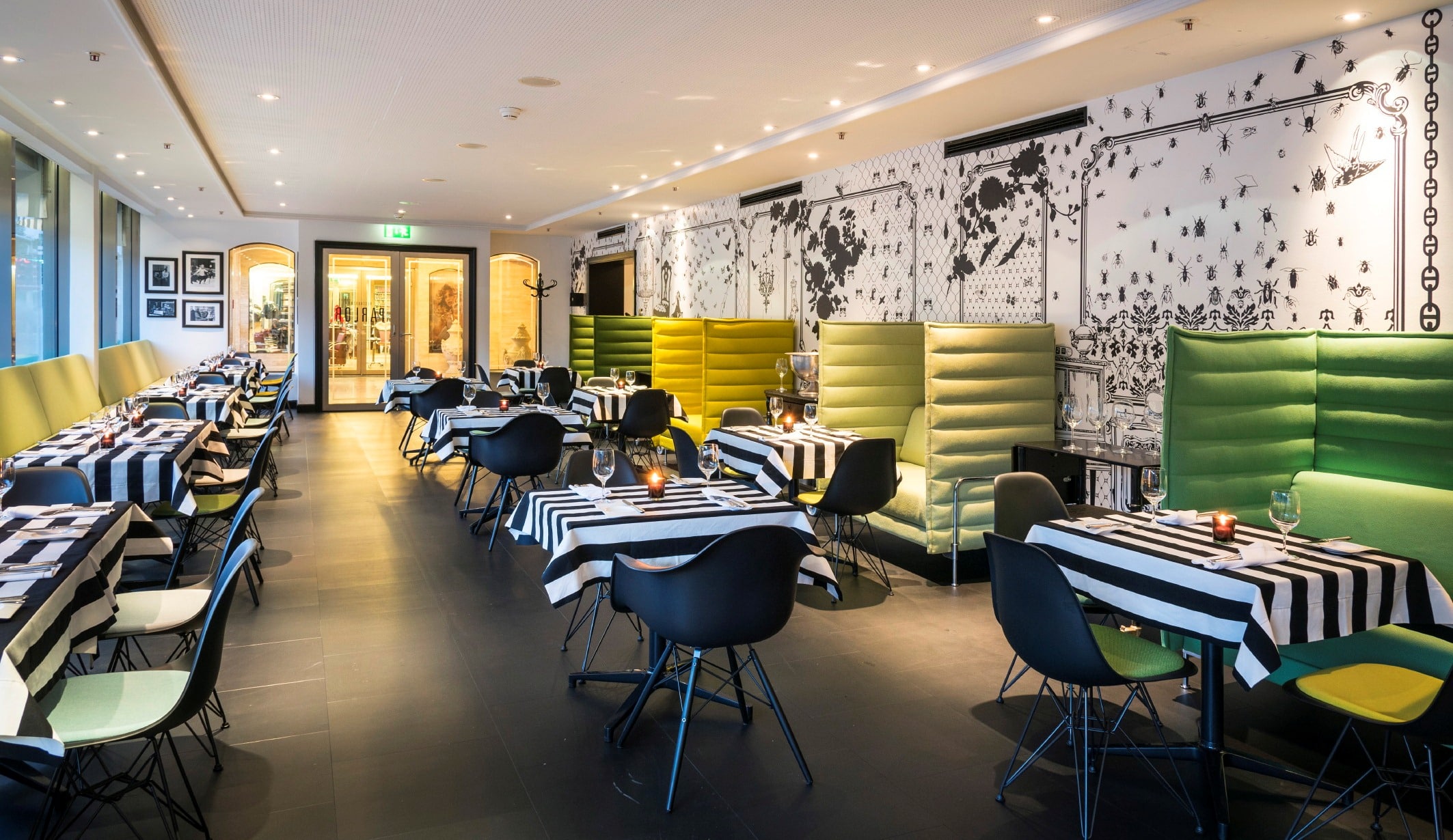 Restaurant Parlor