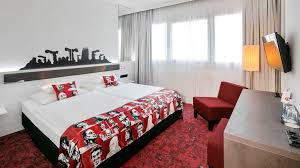 Arcotel Nike