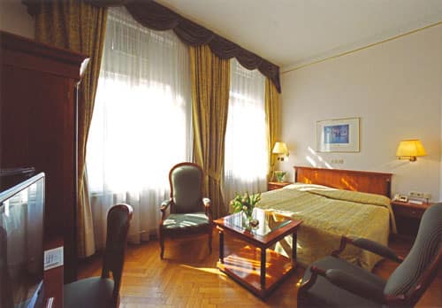 Hotel Carlton Opera