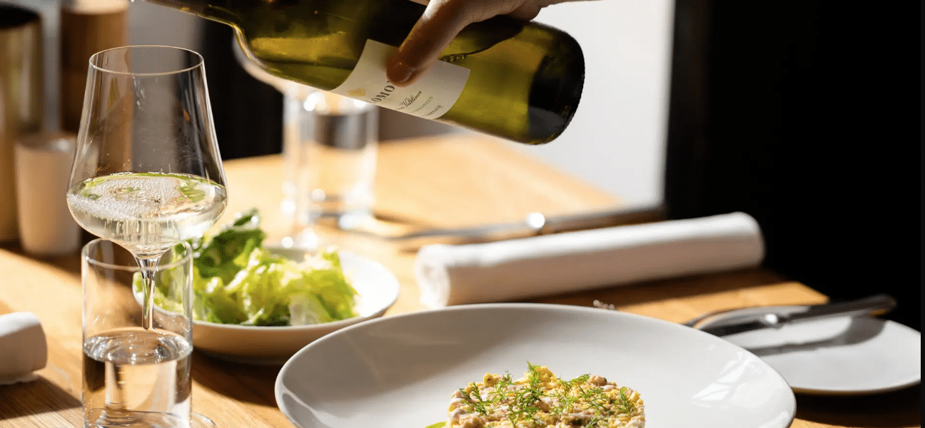 Im Restaurant Pichlmaiers zum Herkner trifft gastliches, entspanntes Ambiente auf erstklassige Wiener-Küche. (c) Pichlmaiers zum Herkner