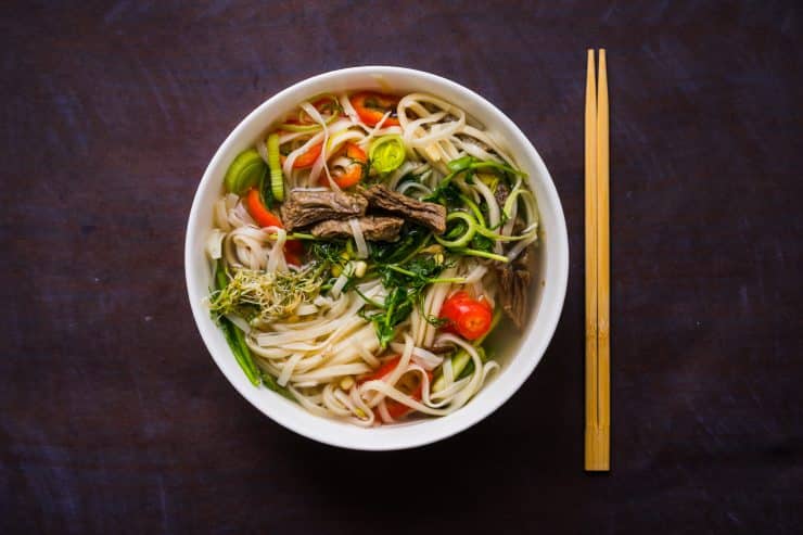 Wie der Name schon vermuten lässt, handelt es sich bei Nguyen’s Pho House um die ideale Adresse für alle Liebhaber der Nudelsuppe. (c) Unsplash | Kirill Tonkikh