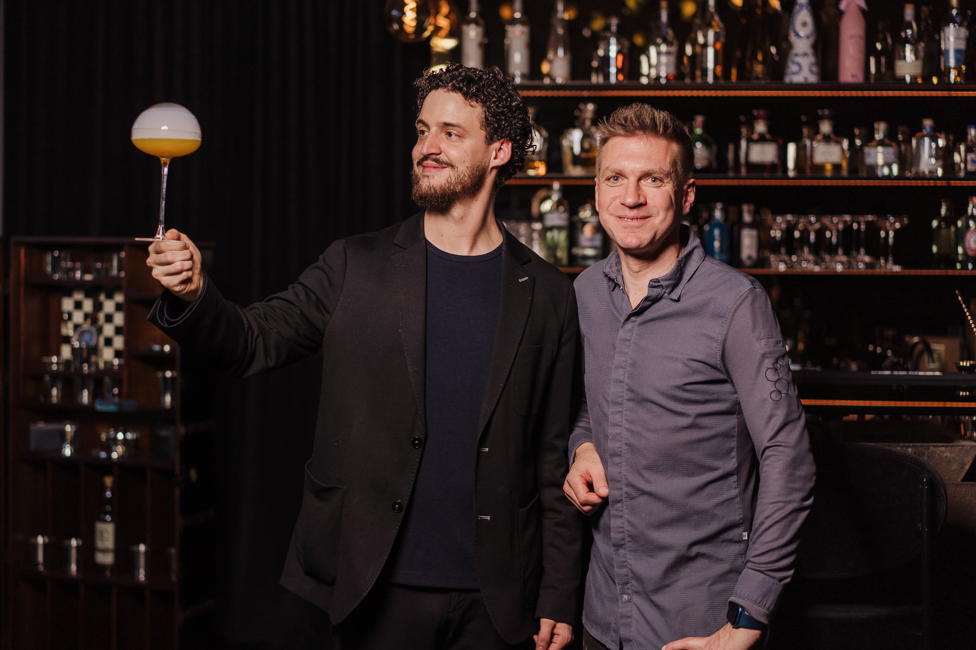 Bar-Chef und Sommelier Thomas Kracher mit Andreas Senn