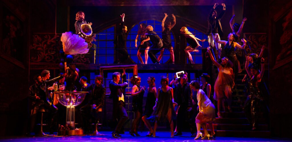 © Foto Hofer (www.fotohofer.at) | Lukas Karzel, Claudia Goebl, Martin Achrainer, Tanzensemble und Chor des Lehár Festivals