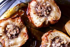 Gebackene Äpfel mit Walnussfüllung