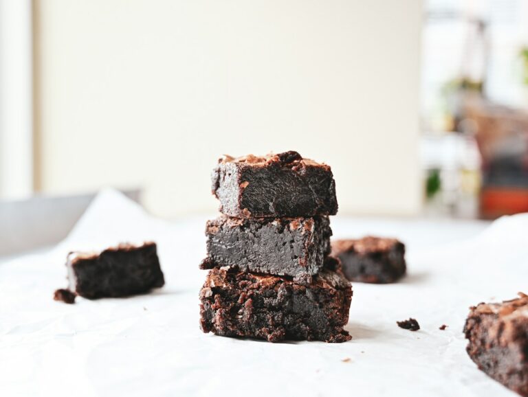 Saftige Schoko-Brownies mit knuspriger Kruste