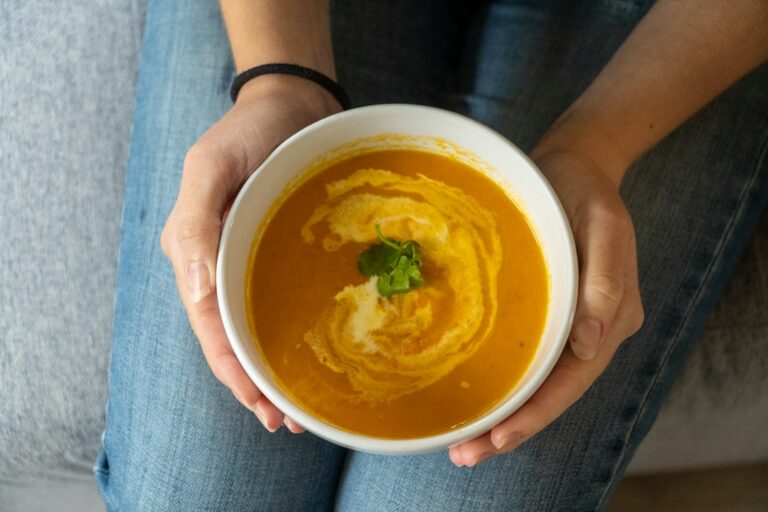 Karotten-Ingwer-Suppe mit Kokosmilch