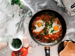 Shakshuka Eier in einer Tomatensauce